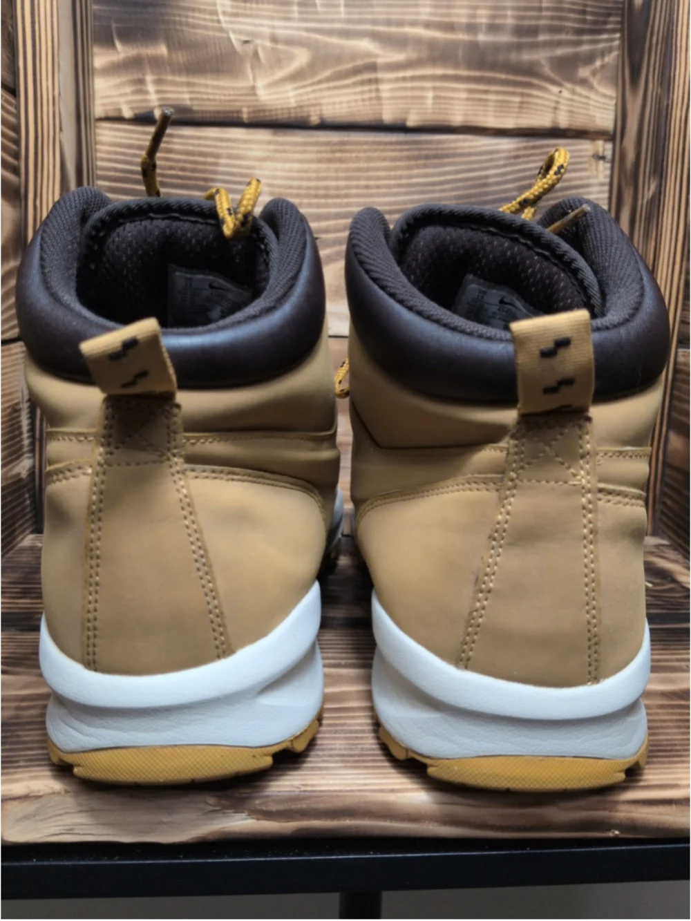 Nike manoa leather